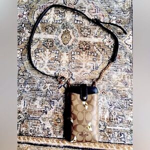 Vintage COACH crossbody phone in signature canvas with bumblebee print